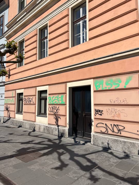 Cankarjevo nabrežje 13