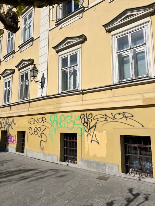 Hribarjevo nabrežje