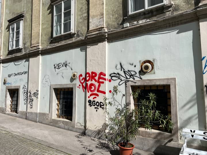 Križevniška ulica 12
