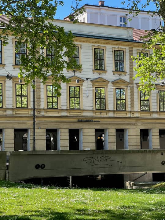 Kongresni trg 15